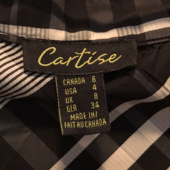 🧵 Black & Beige Ruffle Blazer - Picture 4 of 4